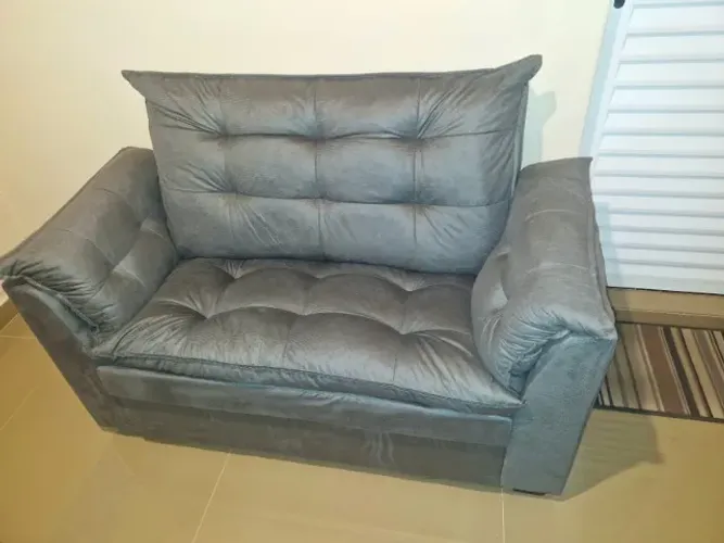 sofa novo comprado a uma semana. Motivo venda pouco espaço.