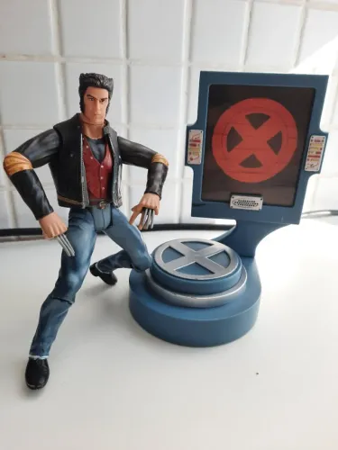Boneco do Wolverine c/ acessório do filme X-men de 2000