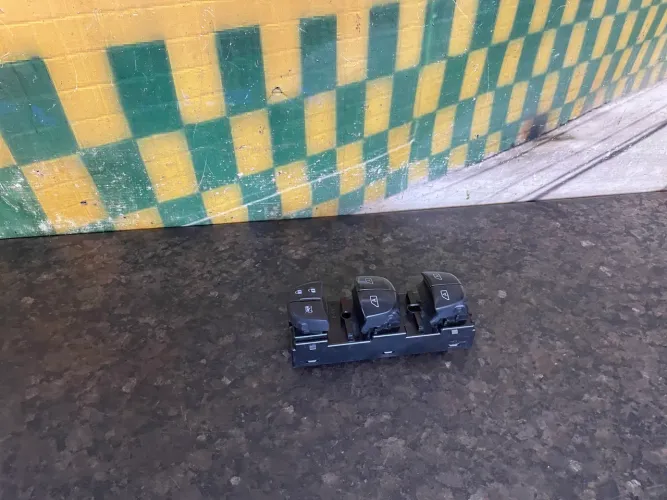 Botão comando vidro elétrico porta dianteira esquerda Nissan Kicks sl