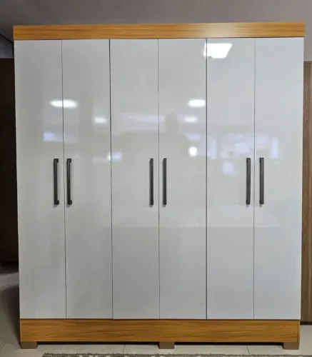 Guarda roupa 6 portas