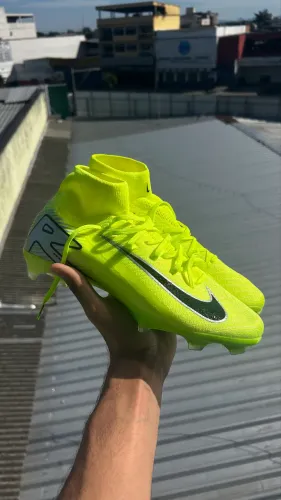 CHUTEIRA NIKE 42