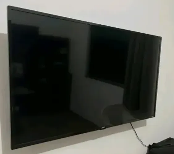 TV 43O AOC ROKU TV FHD 43S5195/78G TELA estragada