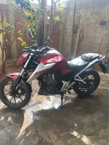 Vendo moto CB300F