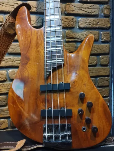 Vendo baixo Luthier 4 cordas.