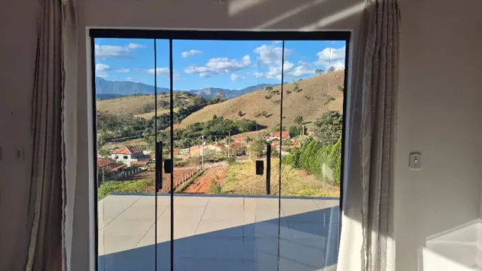 Casa com 2 quartos, suíte, terreno de 2.000 m² e vista espetacular