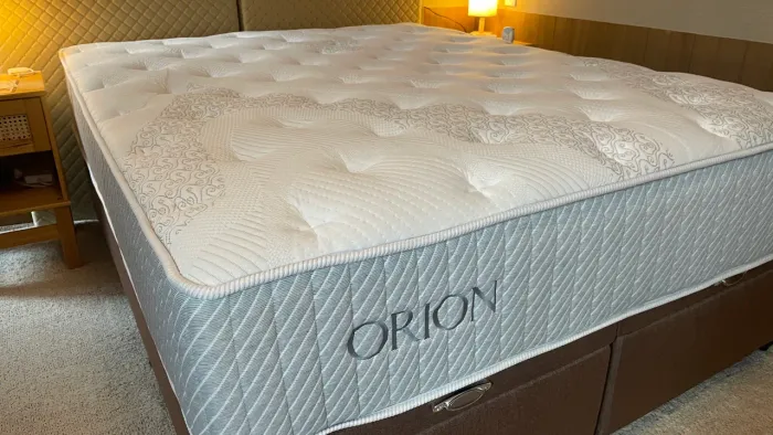 (Retirada em mãos) Colchão Ortobom Orion Queen em estado de novo
