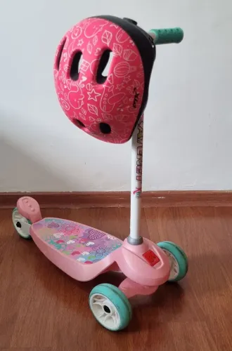 Desapego Patinete Skatenet Kid Bandeirantes Rosa com Capacete