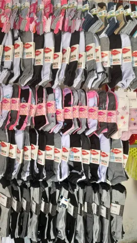 Kit de meias com três pares a penas 10,00 reais 