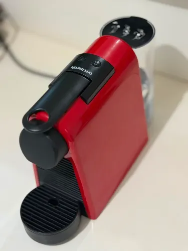Cafeteira Nespresso Vermelha - Funcionando Perfeitamente