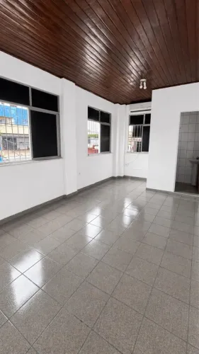 Sala comercial na CN IV