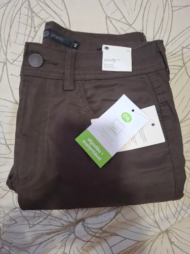 4 Calça masculina sarja N 42 forma pequena serve pra quem usar N 40