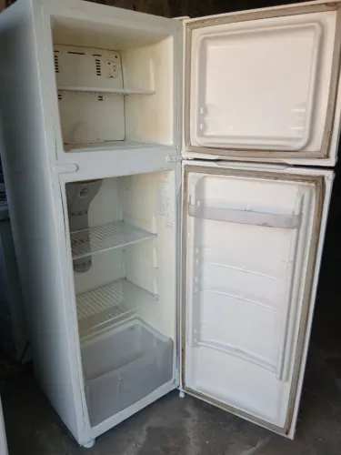 GELADEIRA FRÓESFRE COM GARANTIA E ENTREGAR 