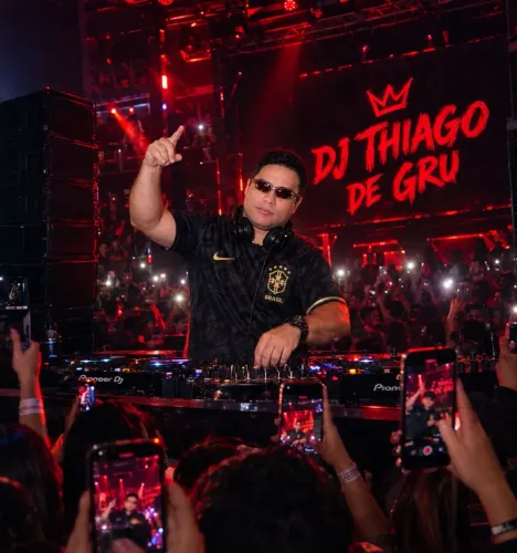 Serviço de DJ palco som iluminação