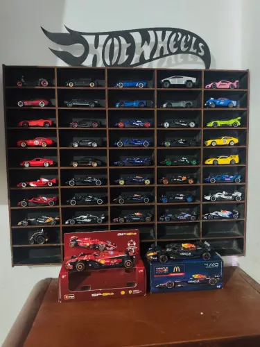 Lote Hotwheels F1 e Ferrari e diversos
