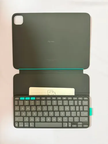 Capa com Teclado Logitech Flip Folio para iPad Pro 11", iPad Air 11"