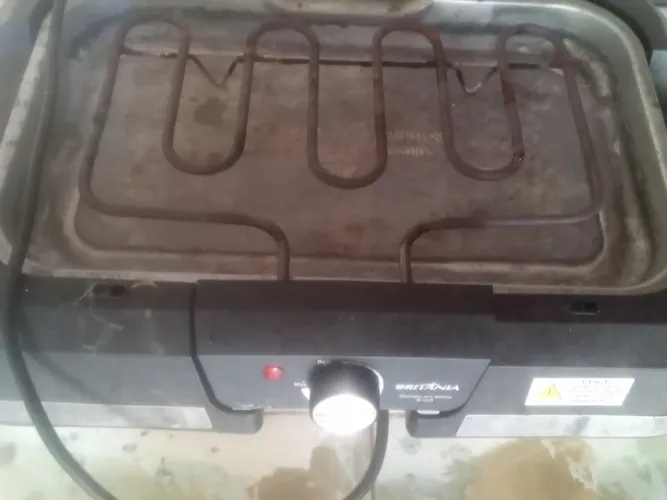 churrasqueira eletrica com defeito 01 ano de uso