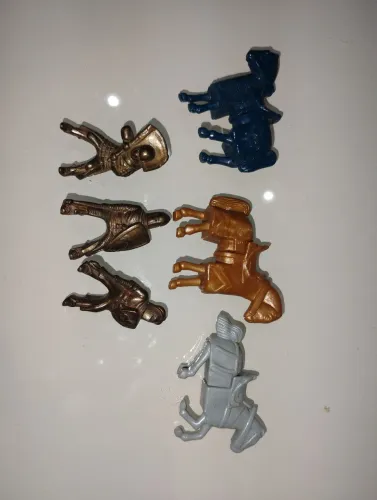 BONECOS METAL VINTAGE KINDEROVO 