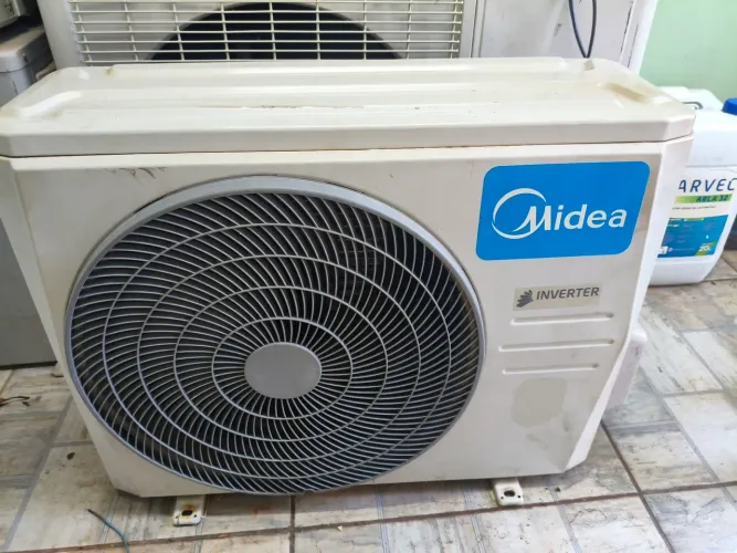 Split Springer Midea inverter 9000 Btus.