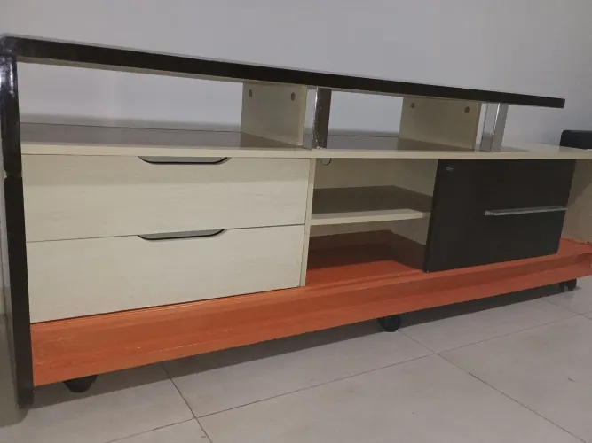 Rack para tv, com gavetas, versátil.usado, em bom estado de uso, 1,82 largura e 0,45 fundo