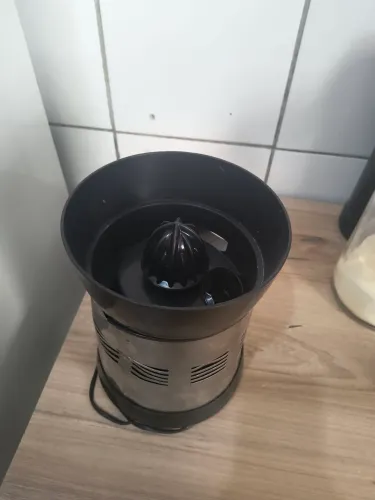 Espremedor de laranja, muito bom. 