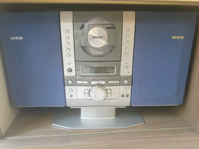 Rádio DVD AM FM em bom estado de conservação