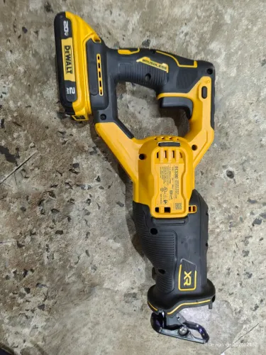 SERRA SABRE DEWALT 20V COM 1 BATERIA DE AH E LAMINAS