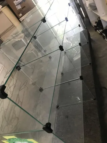Vendo armário grande de vidro
