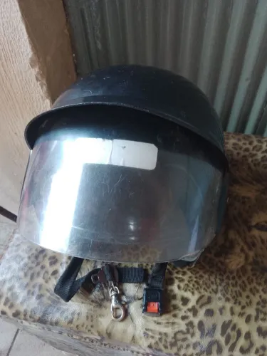 Capacete aberto 