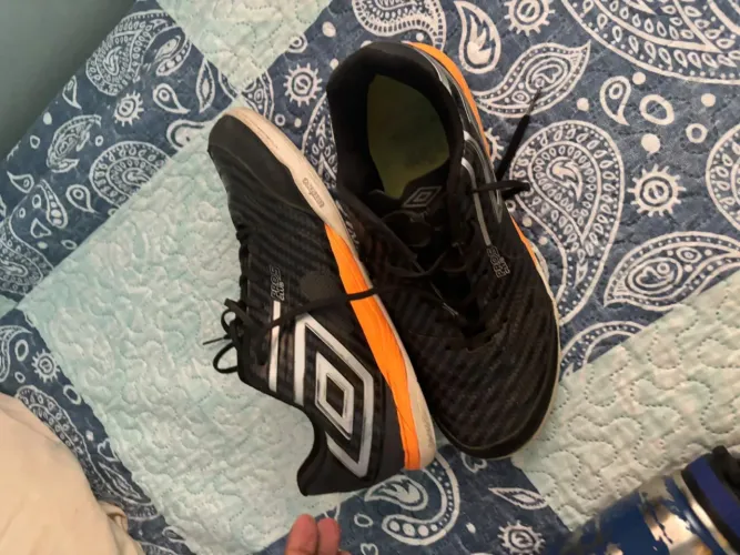 Chuteira Umbro pro