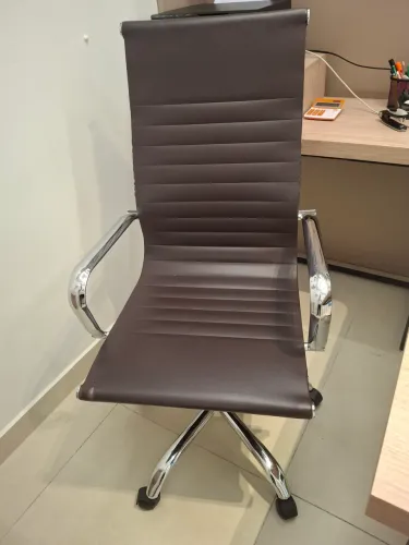 Cadeira de escritório Presidente Charles Eames Esteira alta - cor café