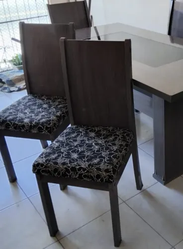 Mesa com 6 cadeiras