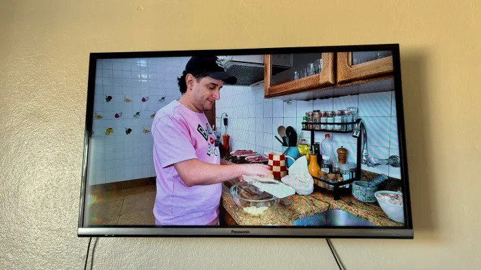 TV Panasonic + Izy Play Stick Intelbras (Android TV)