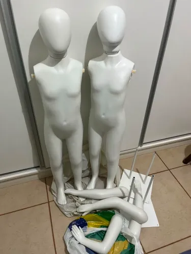 Casal de Manequins Infantis - Menino e Menina - Tamanho 6 a 8 Anos