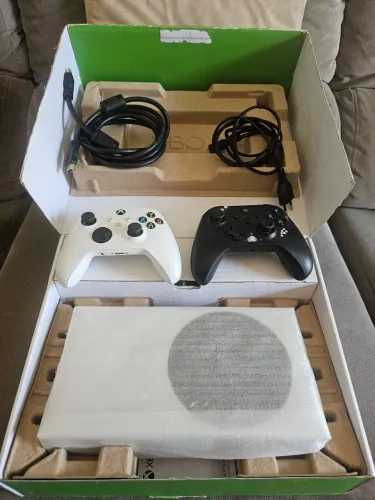 XBOX SERIES S C 2 CONTROLES COMPLETO IMPECÁVEL 