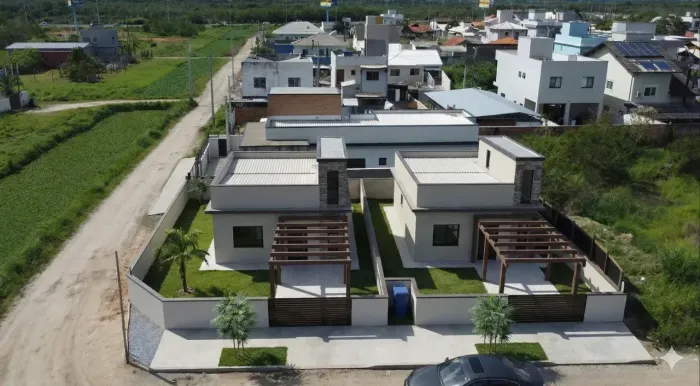 Casa Financiável com 2 dormitórios à venda, 61 m² por R$ 680.000 - Carianos - Florianópoli