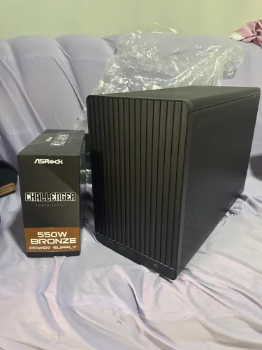 Vendo um gabinete lian li a3 com fonte 550w asrock