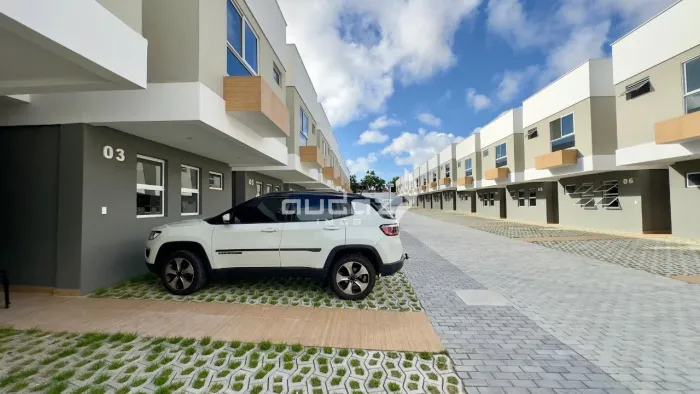 Casa recém construída com 3/4 em condomínio fechado em Neópolis
