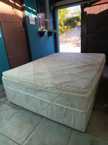 CAMA BOXE SEMI-NOVA CASAL COM ESPUMA EXTRA