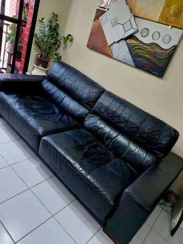 Sofá de Couro Legitimo Quatro Lugares