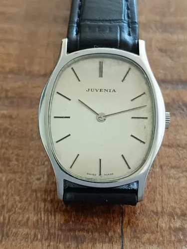 Relógio suíço JUVENIA slim com caixa em aço