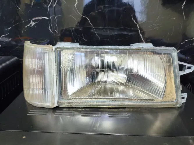 Farol lado direito fiat uno