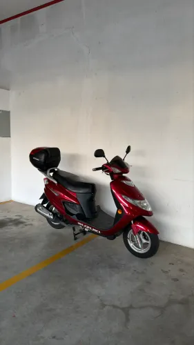 Burgman 125 2009 com incríveis 2.800km