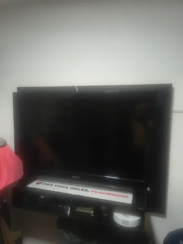 Vendo uma tv da cce de 42 polegadas boa observação funciona normal estou colocando p rapi