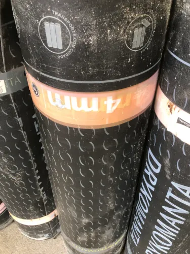 Vendo lona alumínio 4mm 13 rolos 130 metros 