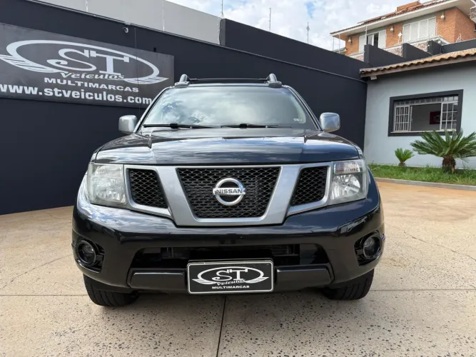 Nissan Frontier SV At.cd 4X4 2.5 TB Diesel Mec. 2014