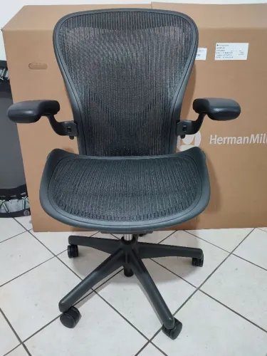 Cadeira Herman Miller Aeron clássica completa tamanho B