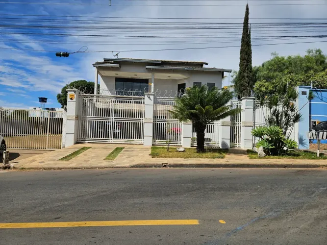 Sobrado de Alto Padrão para Aluguel Bairro Residencial Jardins Madri | Goiânia/GO