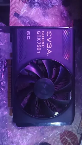GTX 750 Ti EVGA SC 2GB - Excelente Estado 
