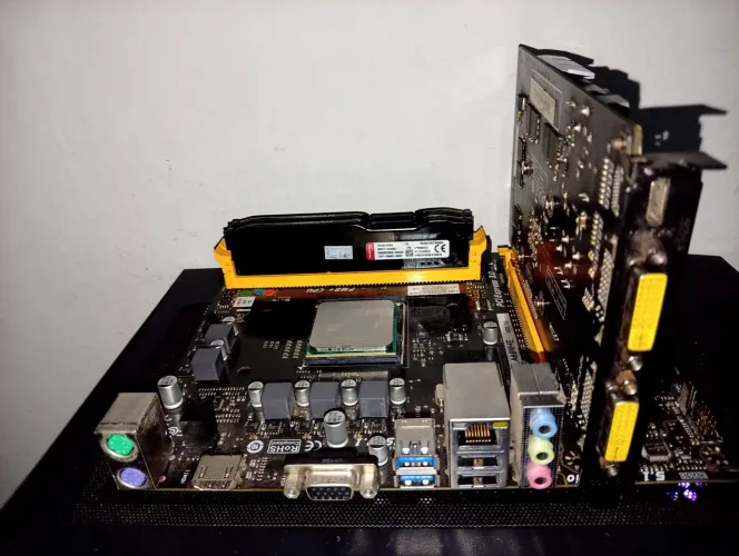 Kit PC AMD A6 + Placa-mãe ASUS A68MHE + 16GB RAM DDR3