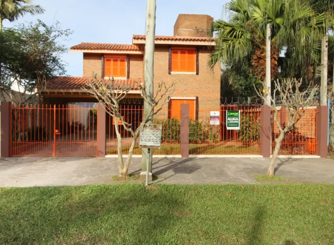 Lindo Sobrado com Piscina no Laranjal
